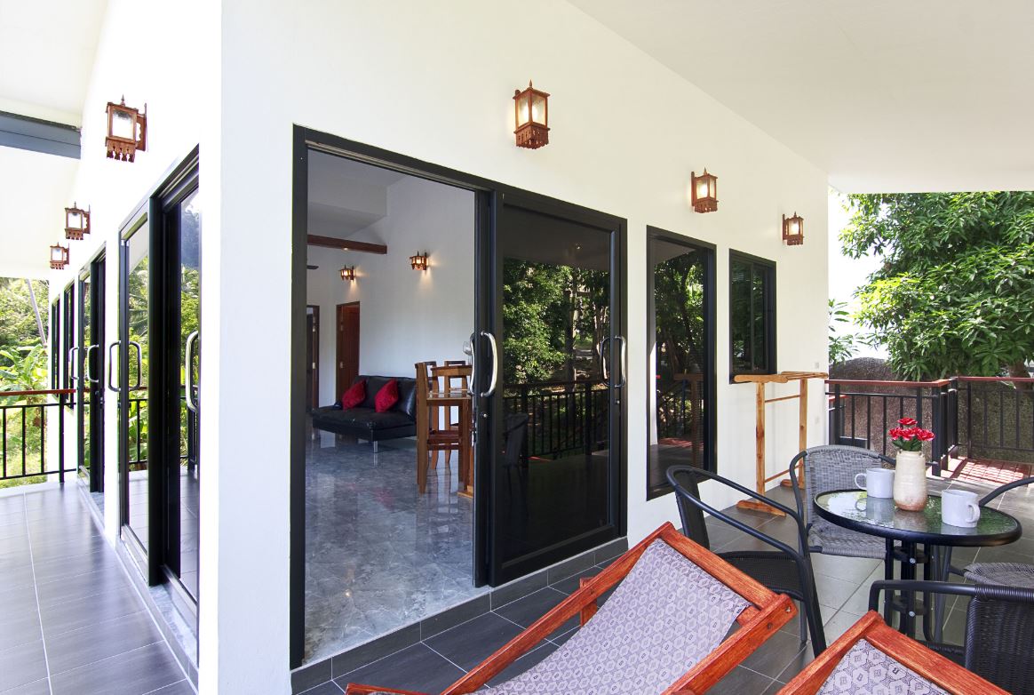 TERRACE & LIVING AREA