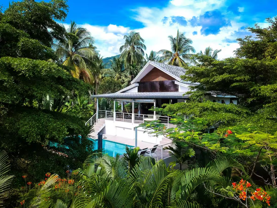 Die moderne Villa mit Pool