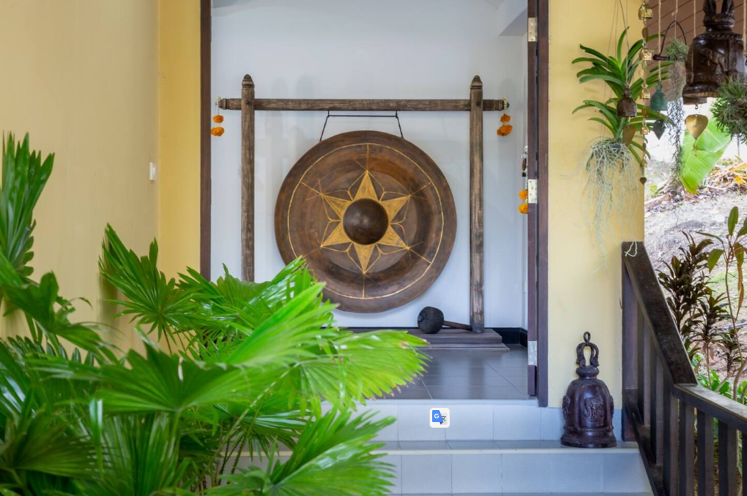Gong am Eingang der Villa